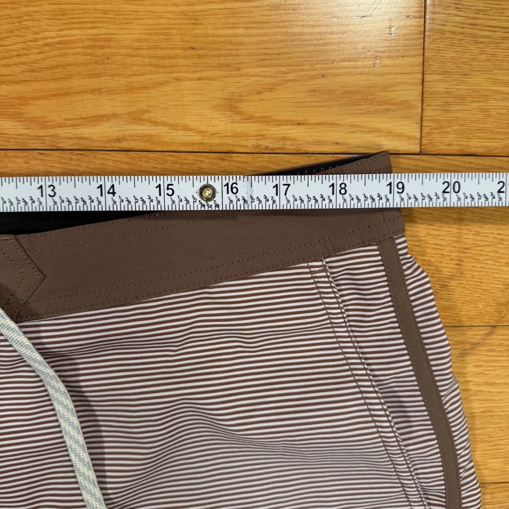 Vuori Mens Brown Striped Board Shorts Size 36 Swim Trunks V314 Scalloped Hem - Picture 4 of 7